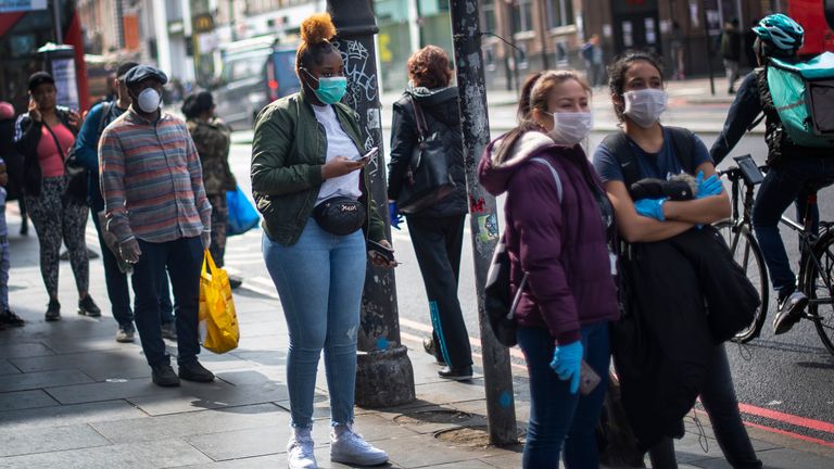 Βρετανία : Αναμένεται οδηγία για χρήση μάσκας σε όλους τους χώρους εργασίας