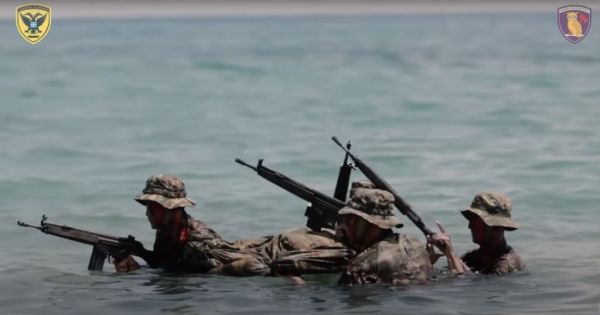 Εντυπωσιακές εικόνες από τη σκληρή θερινή εκπαίδευση της Σχολής Μονίμων Υπαξιωματικών