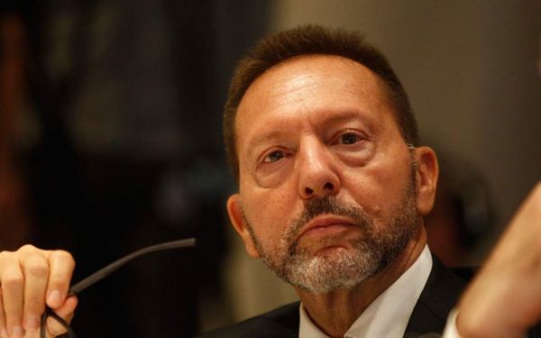 Νέο ηχηρό καμπανάκι Στουρνάρα για τα «κόκκινα δάνεια»