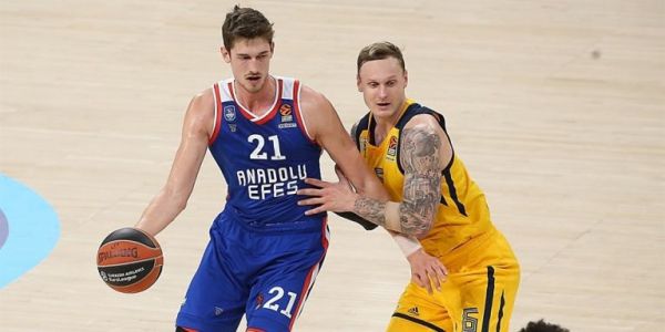 Εφές: «Έδεσε» και τον Πλάις