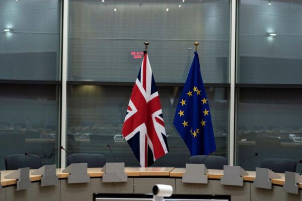 Βρετανία : Δεν αναμένει πλέον εμπορική συμφωνία με την ΕΕ