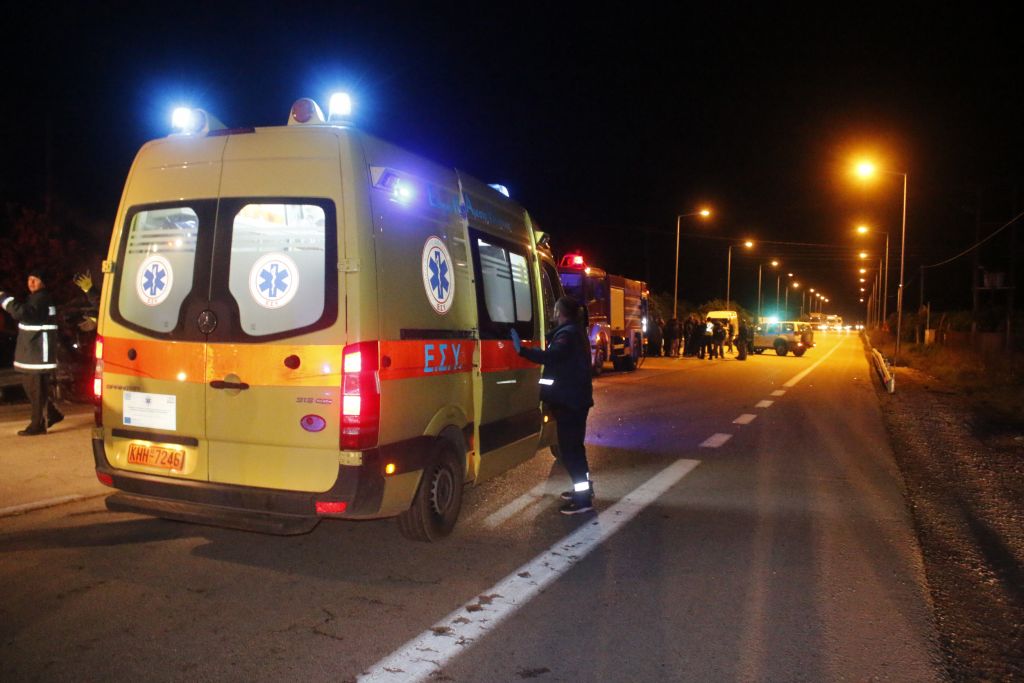 Τέσσερις τραυματίες σε τροχαίο με δύο μηχανές στην Παλαιά Εθνική Κορίνθου - Πατρών