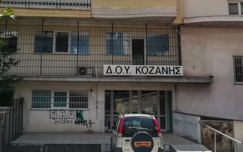 Επίθεση με τσεκούρι : Ο σύζυγος της 47χρονης εφοριακού μιλά για την αντοχή της