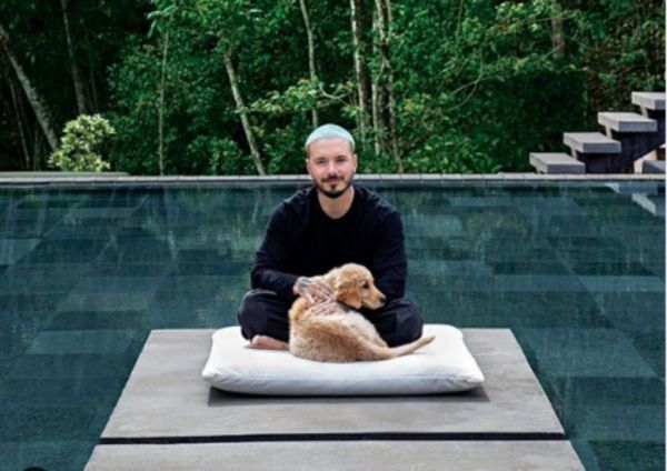 Μέσα στο καταφύγιο του J Balvin στα βουνά της Κολομβίας