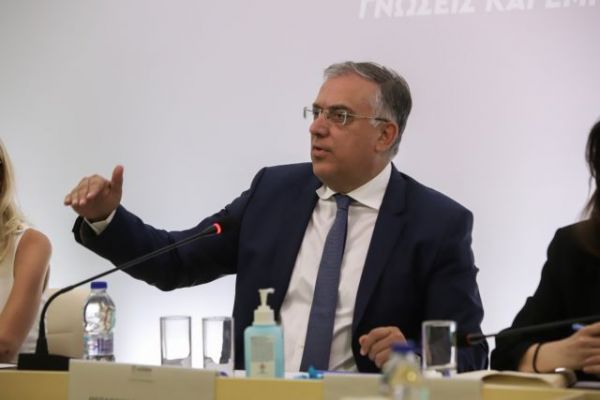 Εντατικούς ελέγχους για την αποφυγή εξάπλωσης του κοροναϊού ζήτησε από την αυτοδιοίκηση ο Τ. Θεοδωρικάκος