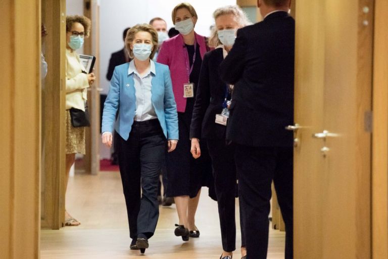 Σύνοδος Κορυφής – Ούρσουλα φον ντερ Λάιεν : Προανήγγειλε «εποικοδομητικό συμβιβασμό»