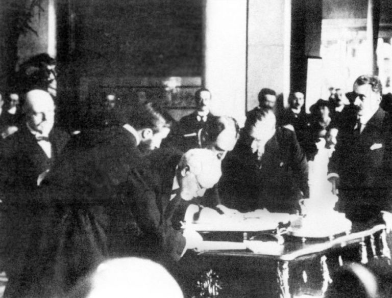 Ένας ιστορικός παραλληλισμός