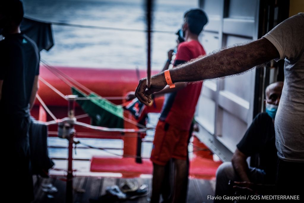 Στο πλοίο Moby Zazà για καραντίνα δυο εβδομάδων οι 180 πρόσφυγες του Ocean Viking