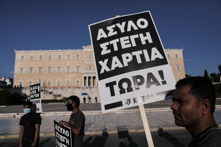 Μετανάστες παγιδευμένοι στα δίχτυα της κακοδιαχείρισης: Οι καθυστερήσεις στην απόδοση ιθαγένειας