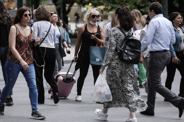 Κοροναϊός : Συναγερμός για αστικά κέντρα και κρυφά πανηγύρια – Στο «τραπέζι» η καθολική χρήση μάσκας σε κλειστούς χώρους