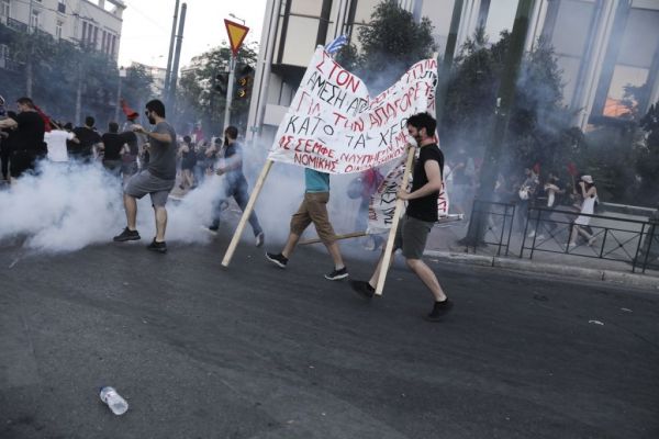 Συγκέντρωση αλληλεγγύης στην Ευελπίδων για τους εννέα συλληφθέντες