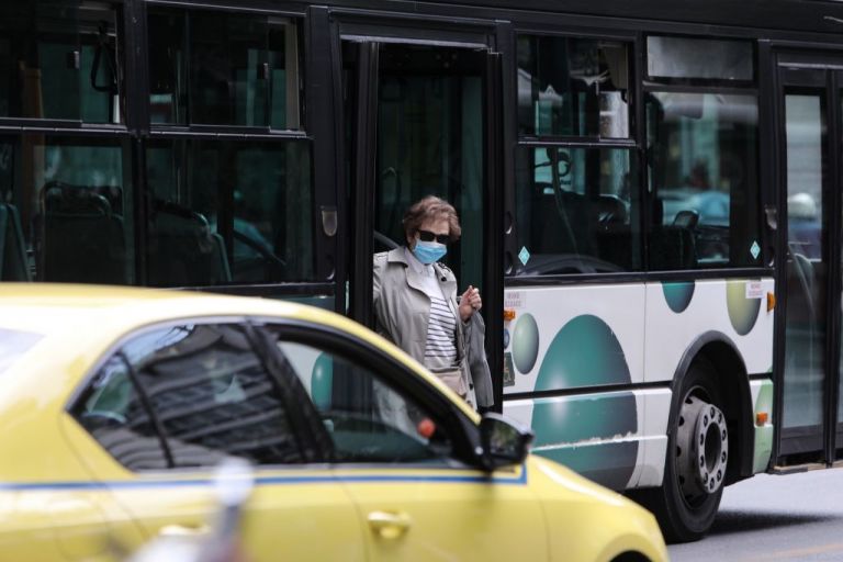 ΜΜΜ: Τα μειωμένα δρομολόγια φέρνουν οργή, αγανάκτηση και φόβο – Ενισχύονται οι έλεγχοι