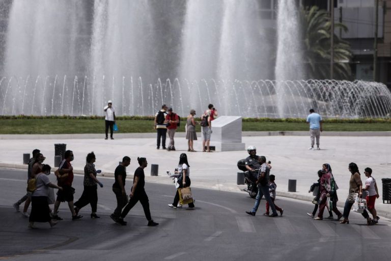 Κοροναϊός : Φοβισμένοι οι καταναλωτές – Αποταμιεύουν χρήματα, ακυρώνουν διακοπές