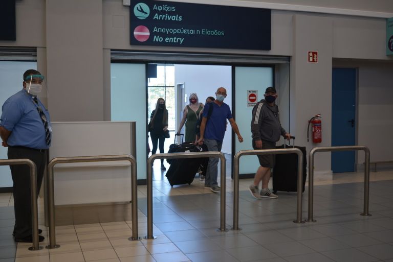 Ζάκυνθος: Εντατικοί έλεγχοι για τον κοροναϊό μετά την άφιξη 1.200 Βρετανών