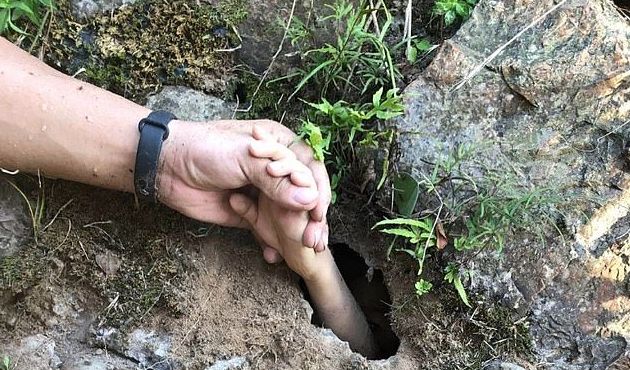 H διάσωση 7χρονου που κόβει την ανάσα – Πώς «ξεγέλασε» την σπηλιά του θανάτου