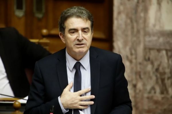 «Με εισαγγελέα η διάλυση παράνομων διαδηλώσεων» απαντά ο Χρυσοχοΐδης στις βολές της Αριστεράς