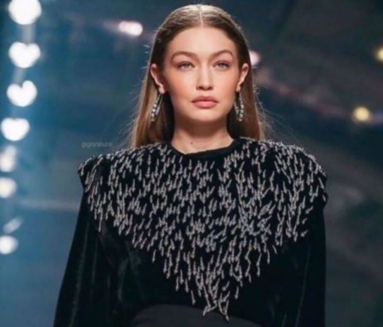 Τζίτζι Χαντίντ: Απάντα για πρώτη φορά γιατί δεν δείχνει την κοιλιά της