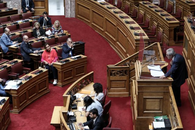Αναβολή της ψηφοφορίας στη βουλή ζητούν οι συνήγοροι του Παπαγγελόπουλου