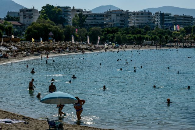 Μίνι καύσωνας : Η άπνοια ζέστανε το Αιγαίο - «Άγγιξε» τους 28 βαθμούς η θερμοκρασία της θάλασσας