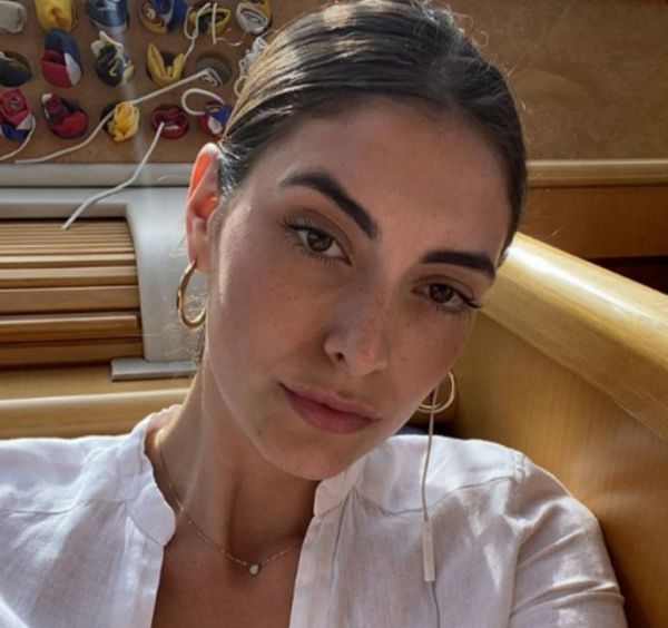 Εύη Ιωαννίδου: Ποζάρει τόπλες στο Instagram και «αναστατώνει» τους followers της