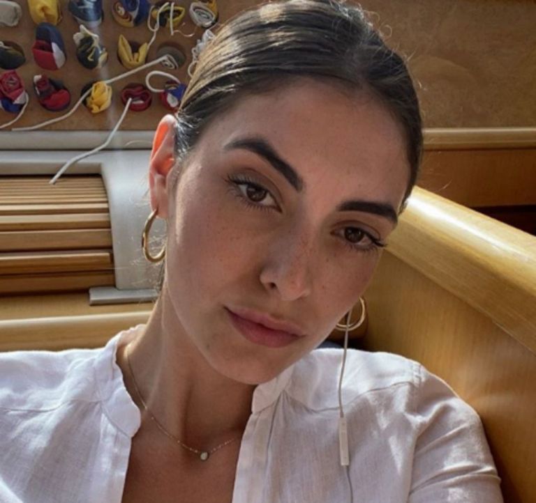 Εύη Ιωαννίδου: Ποζάρει τόπλες στο Instagram και «αναστατώνει» τους followers της