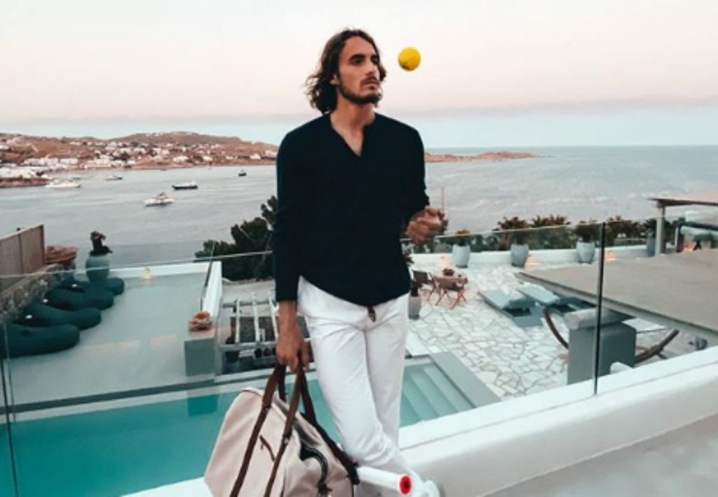 Στέφανος Τσιτσιπάς: Η επική αντίδρασή του στους παπαράτσι της Μυκόνου