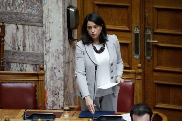 Στέλεχος του υπ. Παιδείας αποκάλεσε «μαϊμού» τον Αντετοκούνμπο – Έρευνα διέταξε η Κεραμέως