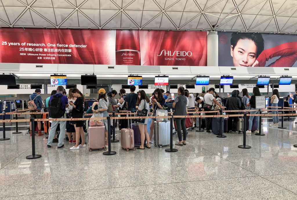 Κίνα : Ακύρωση εκατοντάδων πτήσεων εξαιτίας του πρώτου κρούσματος μετά από πέντε μήνες