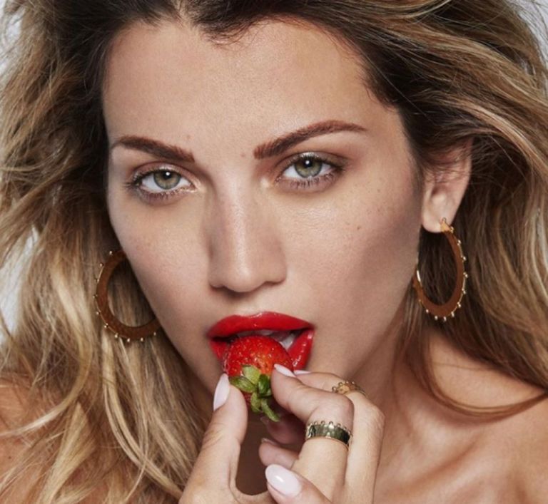 Κωνσταντίνα Σπυροπούλου : Με εντυπωσιακή εμφάνιση στα γενέθλια φίλης της