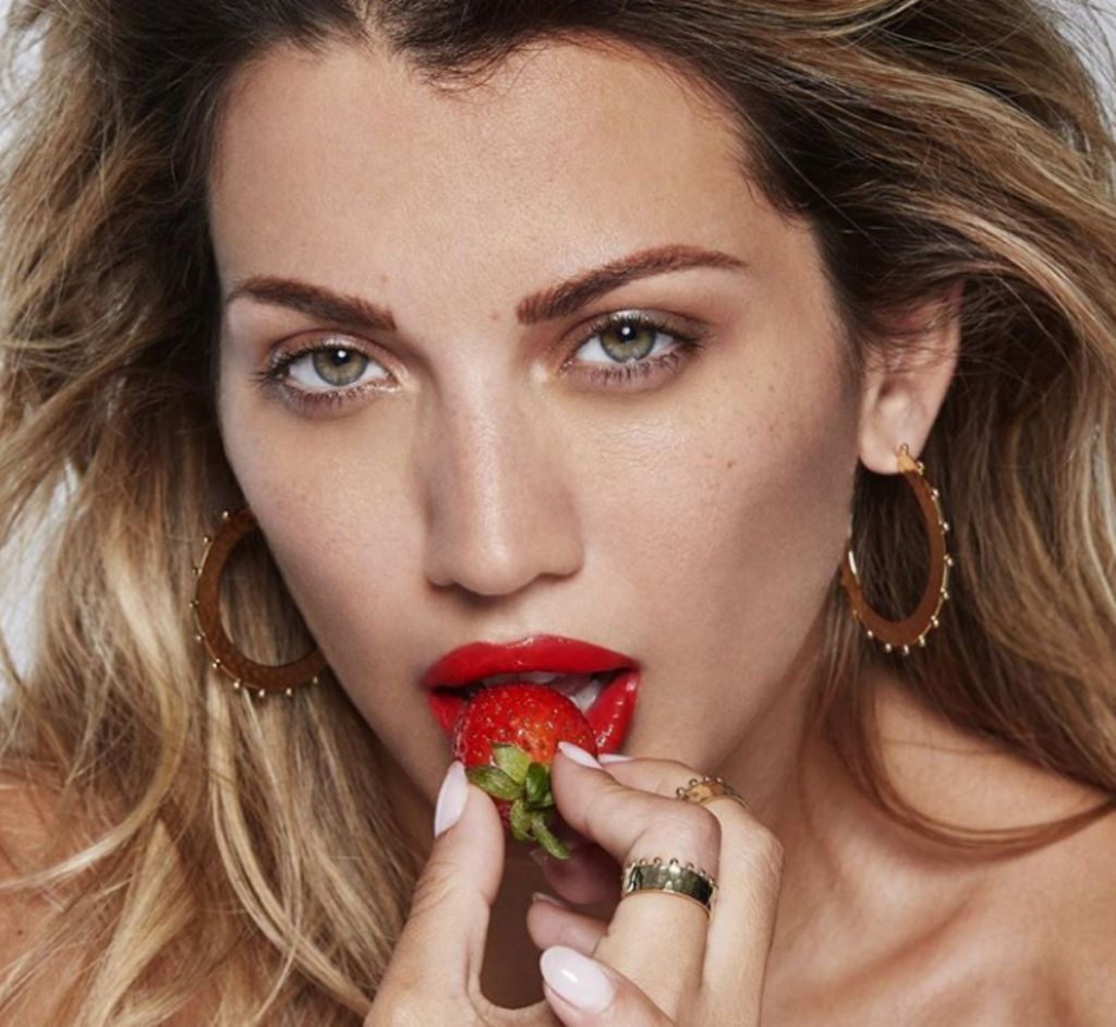 Κωνσταντίνα Σπυροπούλου : Με εντυπωσιακή εμφάνιση στα γενέθλια φίλης της