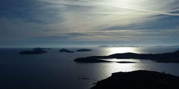 «Χονολουλού… Λειψοί και είσαι αλλού»: Νέα καμπάνια για τις ομορφιές του νησιού