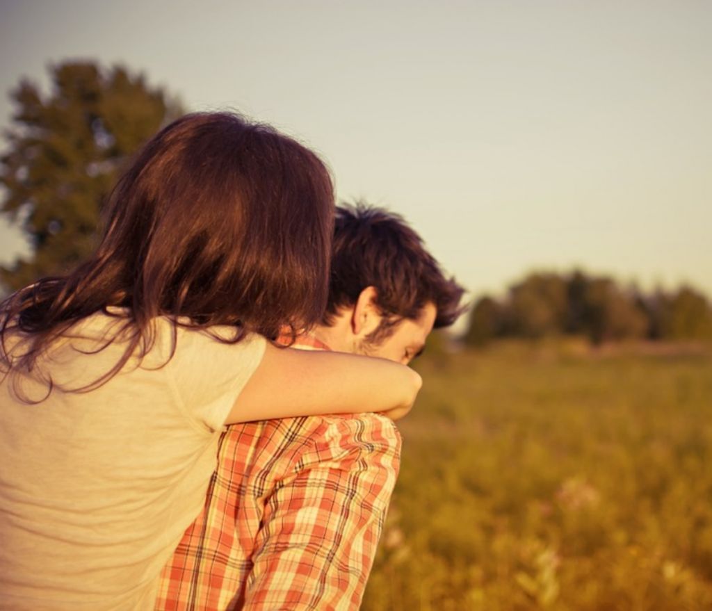 Αυτές οι συνήθειες ξενερώνουν τον σύντροφό σου