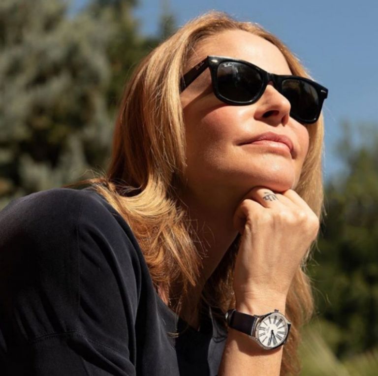 Τζένη Μπαλατσινού : Για στιγμές χαλάρωσης και ηρεμίας στην Πάτμο – Φωτογραφίες