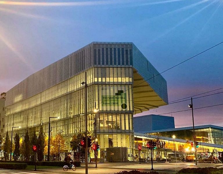 Εντυπωσιάζει μια από τις πιο σύγχρονες βιβλιοθήκες του κόσμου