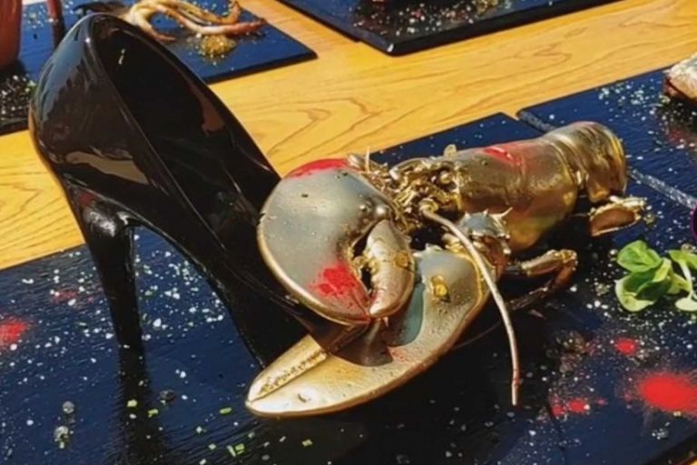 Αστακοί με φύλλα χρυσού και χαβιάρι – Το πιο ακριβό πιάτο στη Μύκονο που διχάζει