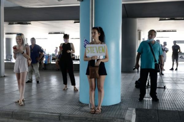 Κοροναϊός : Έφτασαν οι πρώτοι βρετανοί στη Σκιάθο – Αυστηρά μέτρα προστασίας στο νησί