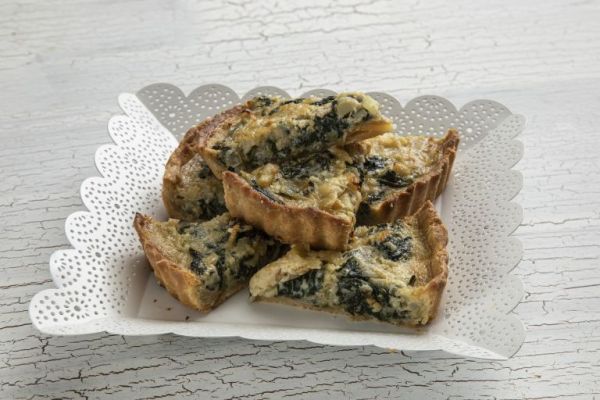 Τάρτα με βλίτα και γραβιέρα Νάξου