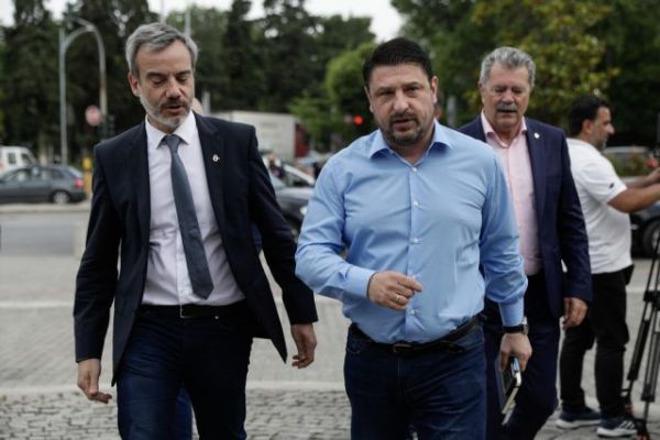 Ο Χαρδαλιάς τα βάζει με λαϊκιστές και συνωμοσιολόγους για τον κοροναϊό – Να τους απομονώσουμε