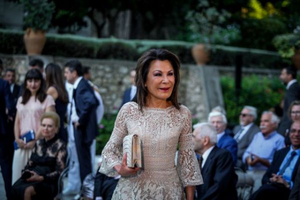 Ατύχημα στο Προεδρικό Μέγαρο: Έσπασε ποτήρι στα πόδια της Γιάννας Αγγελοπούλου