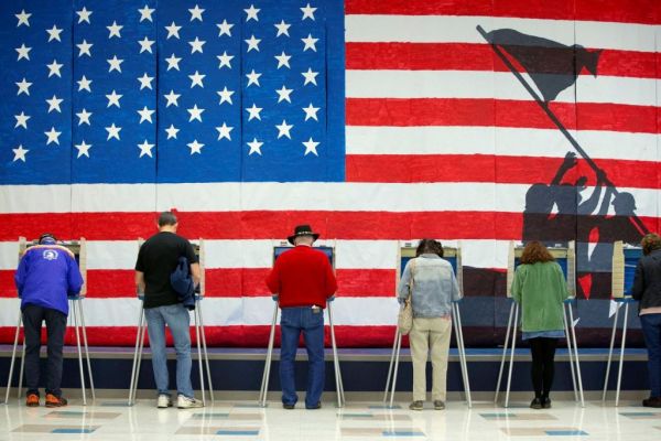 Πώς ο κοροναϊός έφερε τα πάνω κάτω στις αμερικανικές εκλογές