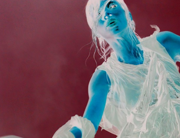 Ο Νικ Νάιτ υπογράφει το φιλμ για τη νέα συλλογή Maison Margiela