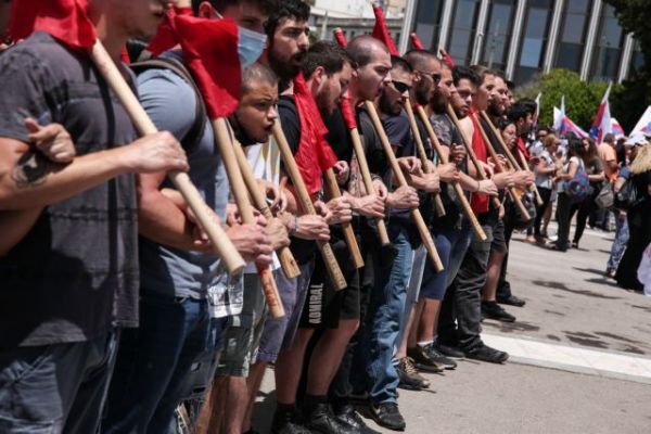 Διαδηλώσεις: Δεν μπορούμε να ψηφίσουμε το ν/σ λέει το ΚΙΝΑΛ – Σύμπλευση θέλει η κυβέρνηση