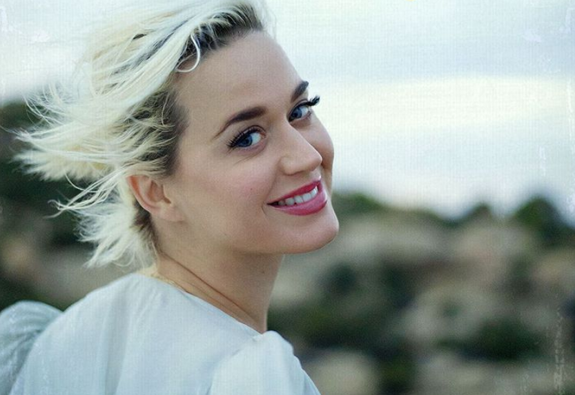 Κέιτι Πέρι : Ποζάρει σε προχωρημένη εγκυμοσύνη και το Instagram παραμιλά