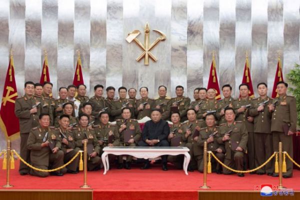 Ο Κιμ Γιονγκ Ουν γιόρτασε την εκεχειρία με τη Ν. Κορέα με… όπλα