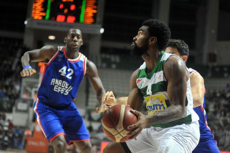 Μακάμπι : Κρις Τζόουνς ο πρώτος