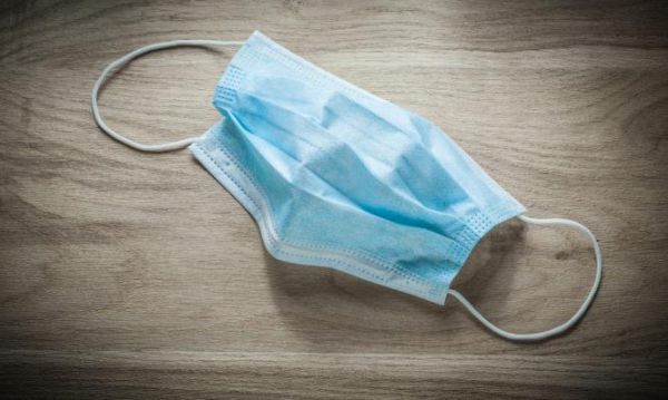 Νέα απίστευτη θεωρία συνωμοσίας για τον κοροναϊό – Πώς το 5G σχετίζεται με… τις προστατευτικές μάσκες