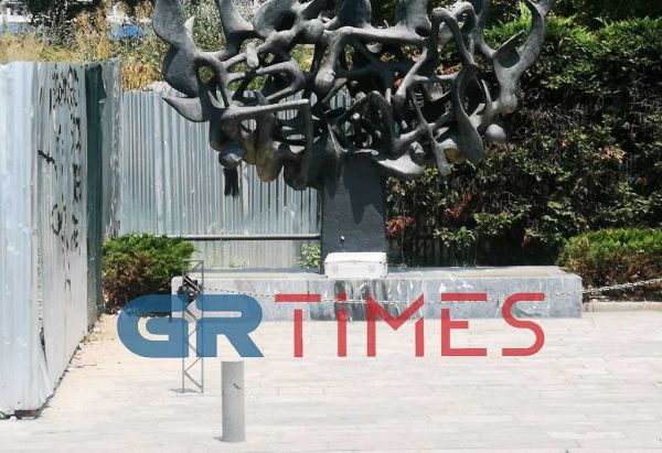 Συναγερμός στη Θεσσαλονίκη: Εντοπίστηκε ύποπτη βαλίτσα στο μνημείο του Ολοκαυτώματος