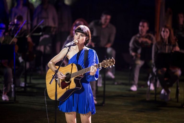 Μonika: Δείτε το video clip του τραγουδιού της για τη μάχη κατά του κοροναϊού