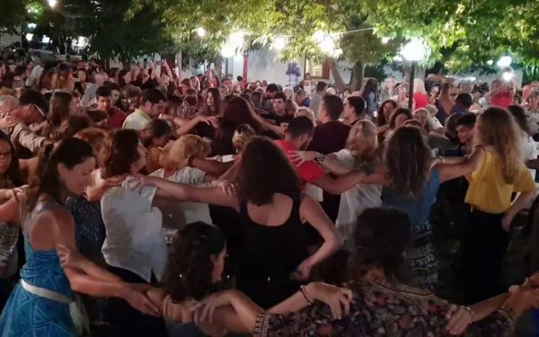 Αγωνία ειδικών για τα πανηγύρια: Οι εισηγήσεις για το Δεκαπενταύγουστο
