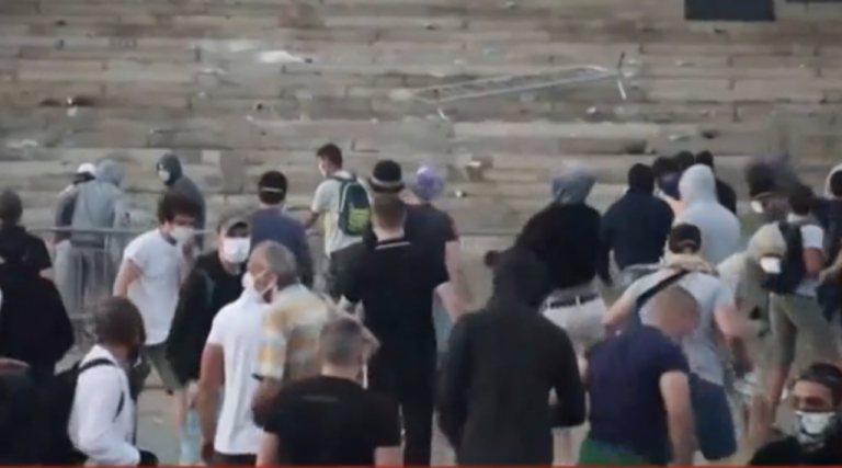 Κοροναϊός: Καζάνι που βράζει η Σερβία – Απαγόρευση συγκεντρώσεων